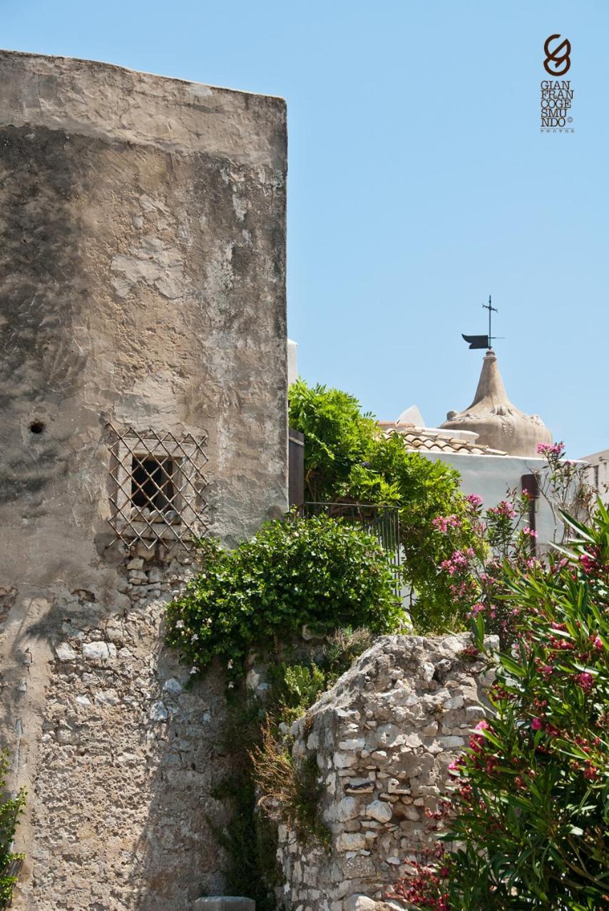 Torre La Mezzaluna Bed & Breakfast Весте Екстериор снимка