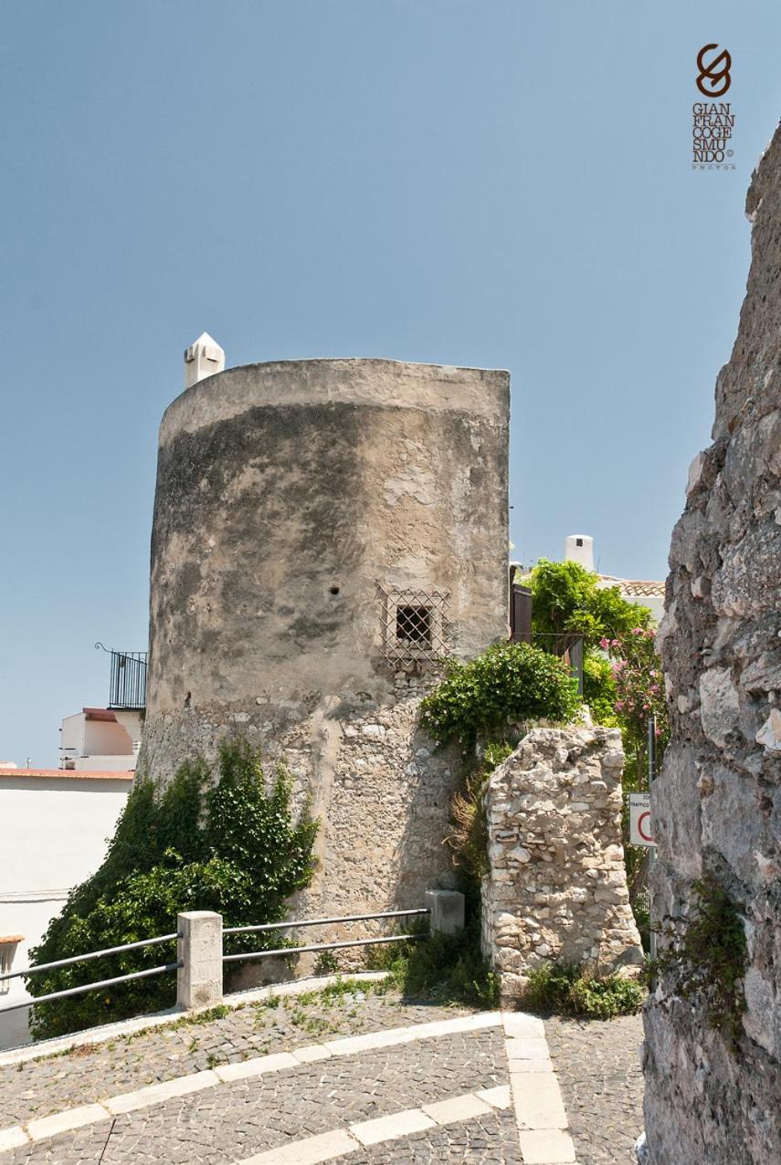 Torre La Mezzaluna Bed & Breakfast Весте Екстериор снимка