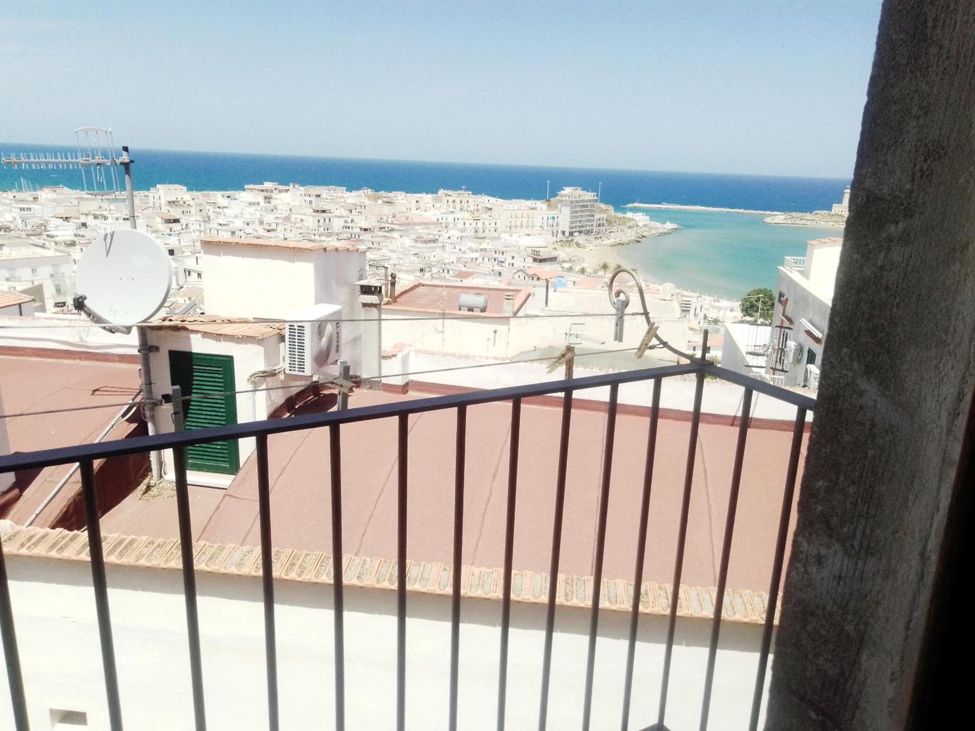 Torre La Mezzaluna Bed & Breakfast Весте Екстериор снимка