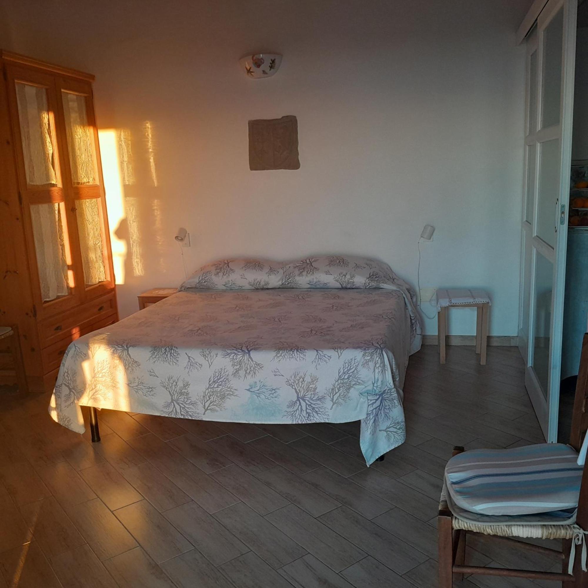 Torre La Mezzaluna Bed & Breakfast Весте Екстериор снимка
